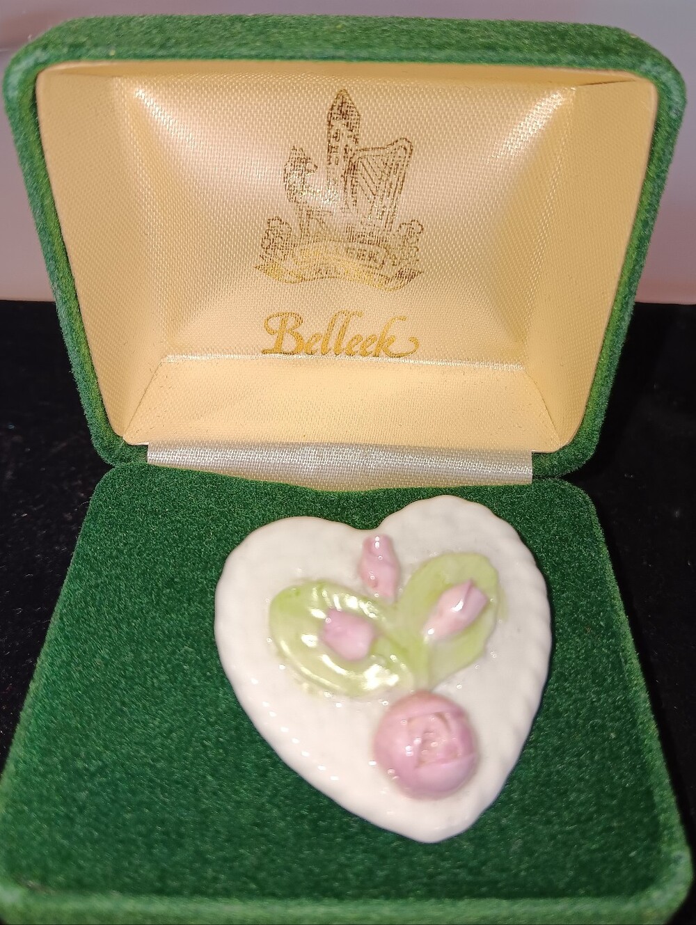 Belleek White Porcelain Heart Brooch with Pink Roses/Green Leaves NWT Giftbox